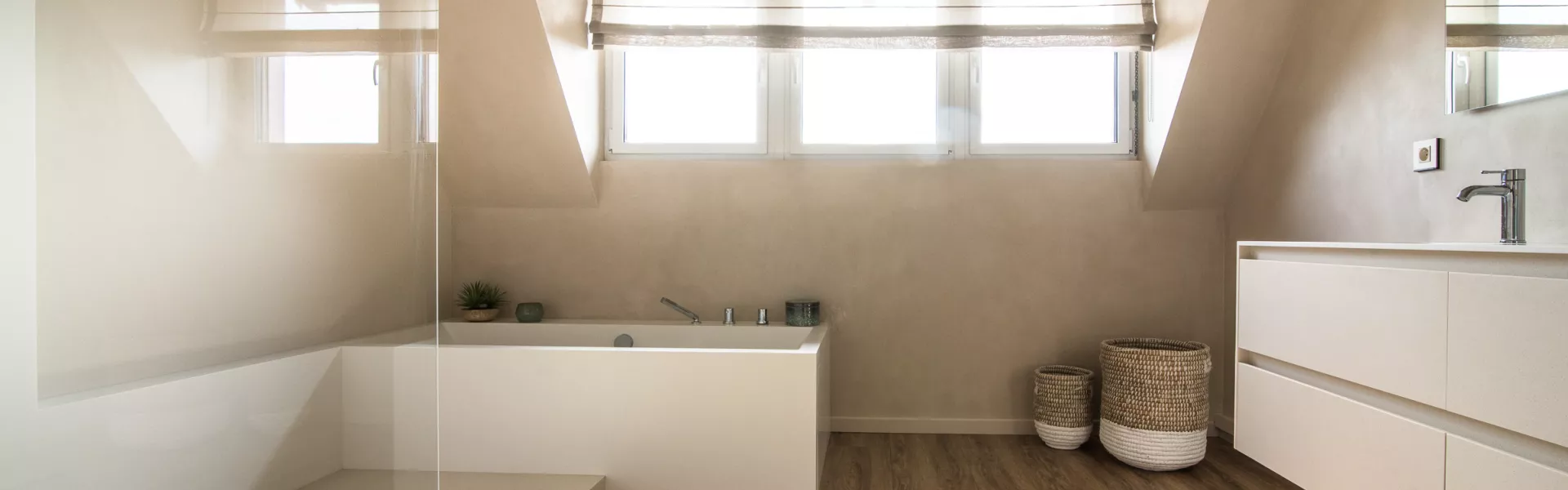 A refined bathroom in HIMACS exuding harmony and serenity