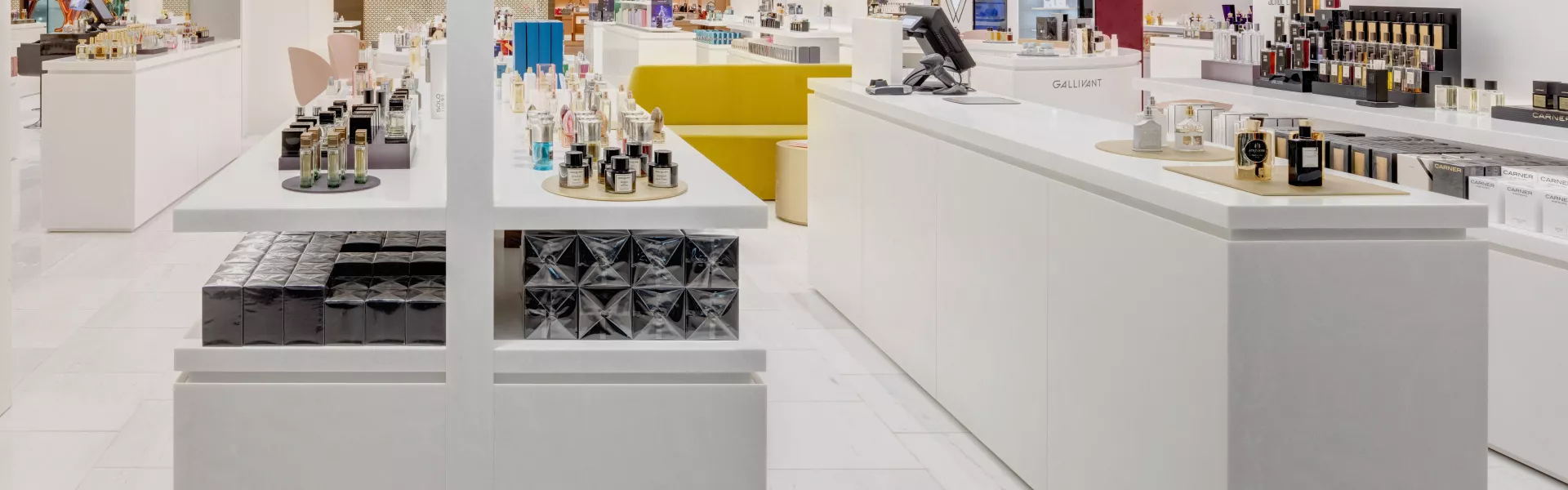 HIMACS und John Pawson setzen Beauty Store in Deutschland in Szene