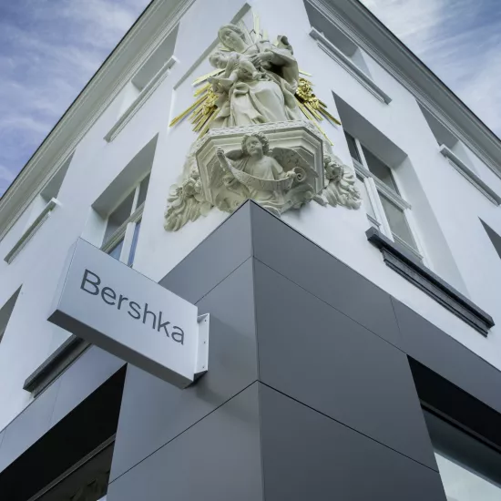 A HIMACS façade for Bershka