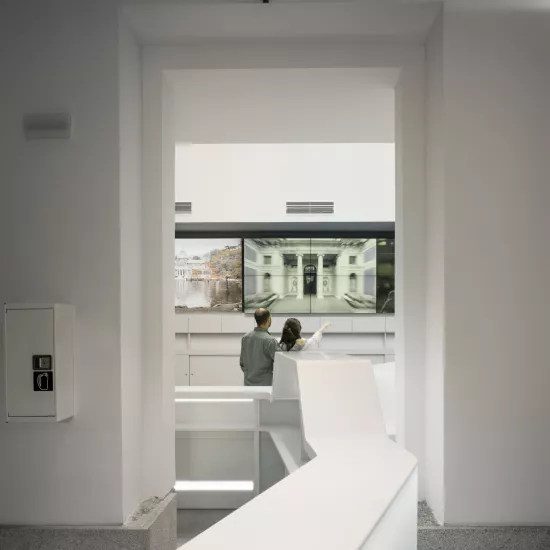 HIMACS: Redesign of the Tourist Office at Plaza Mayor in Madrid