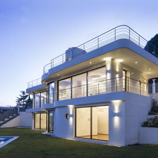 A spectacular home made with HIMACS on the French Riviera