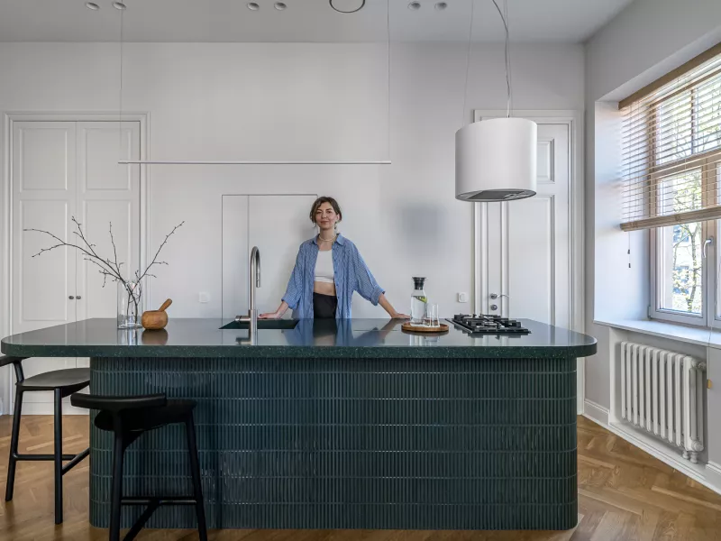 Le pouvoir du vert : HIMACS Maui façonne une cuisine rénovée à Vilnius